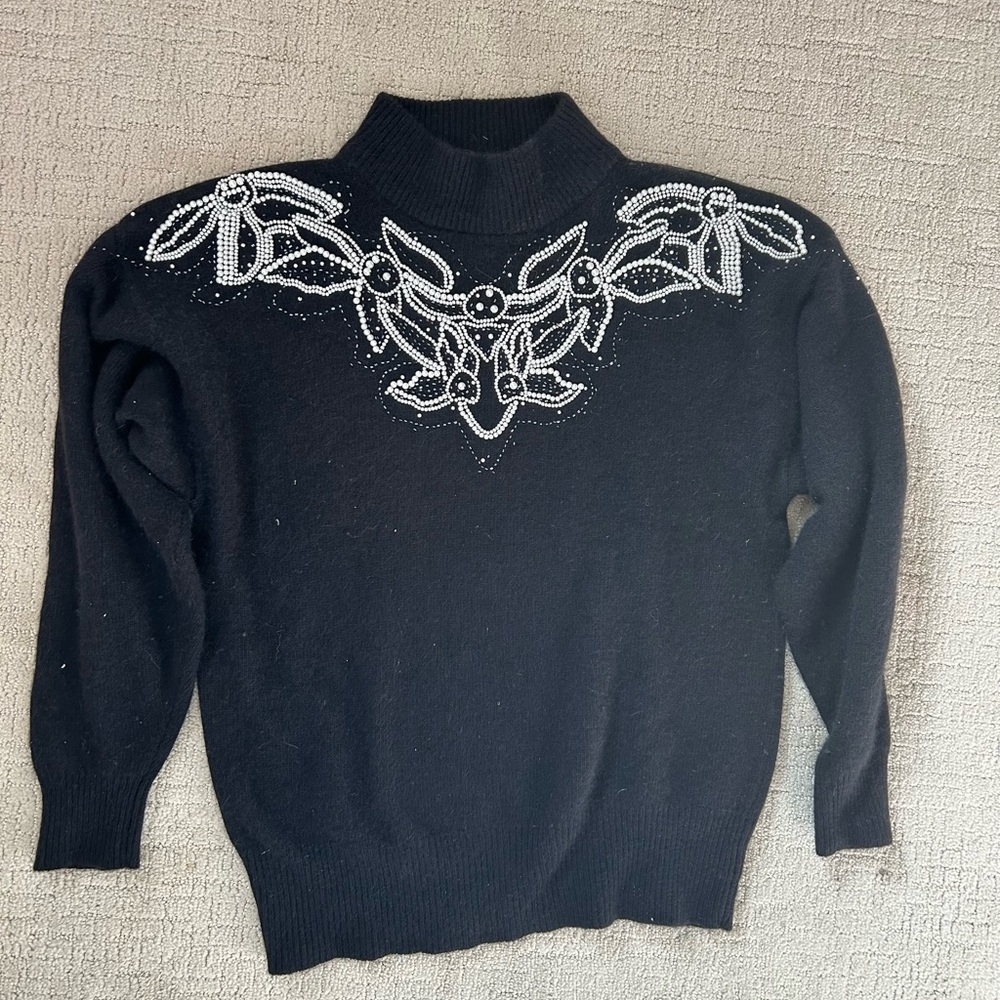 Women’s Vintage 100% wool embellished sweater winter holiday medium